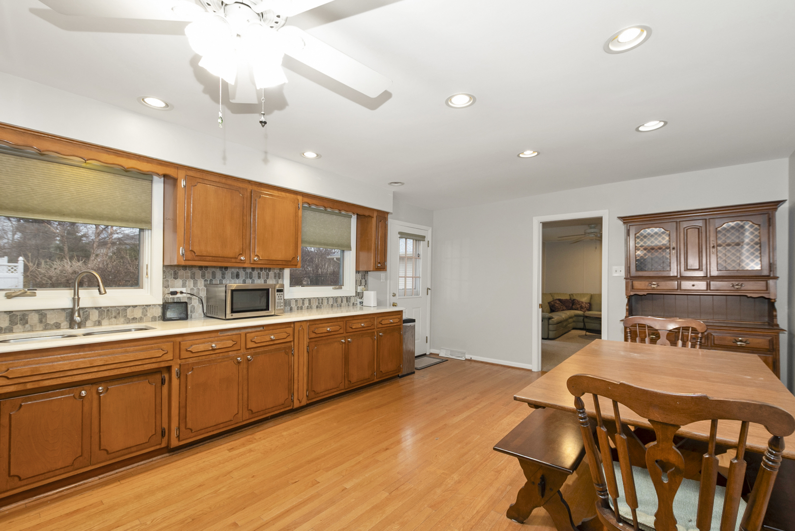 9137 S 88th Avenue, Hickory Hills, IL 60457