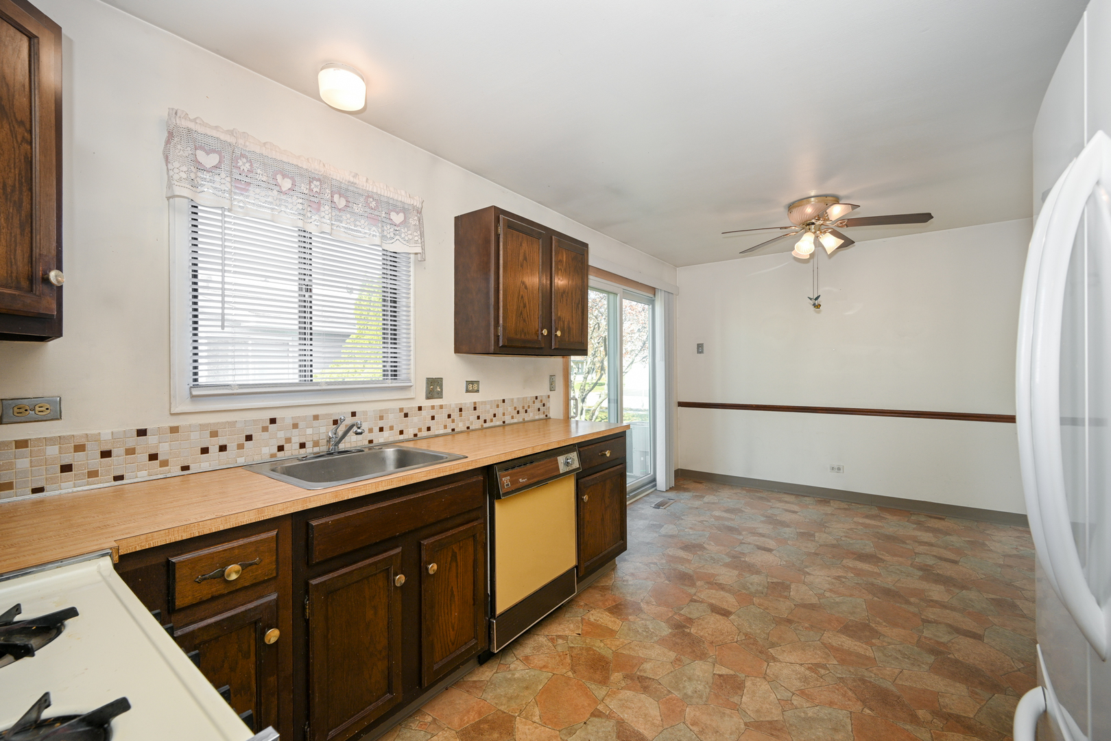 951 Chelsea Lane, Schaumburg, IL 60193