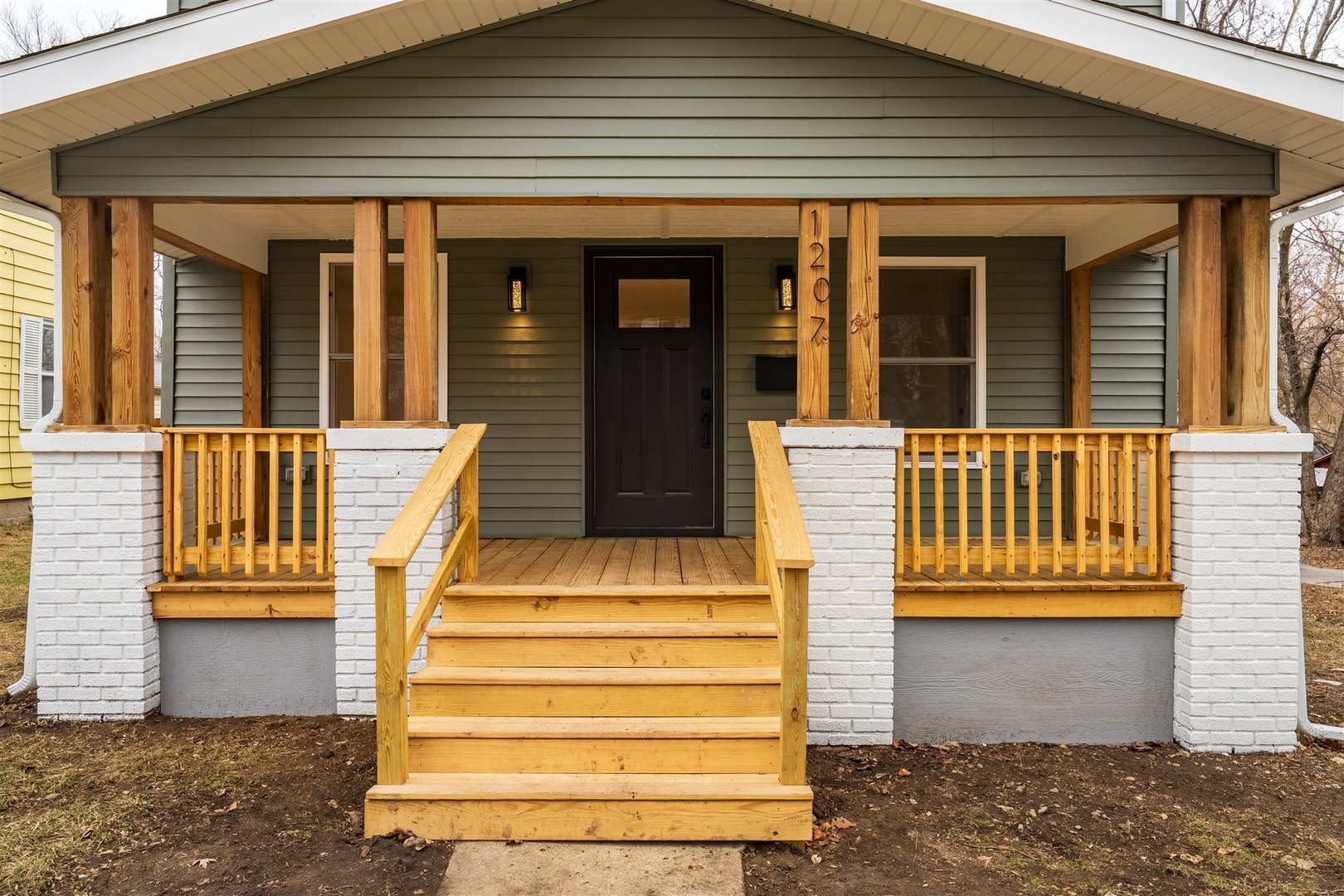 1207 W Walnut Street, Bloomington, IL 61701