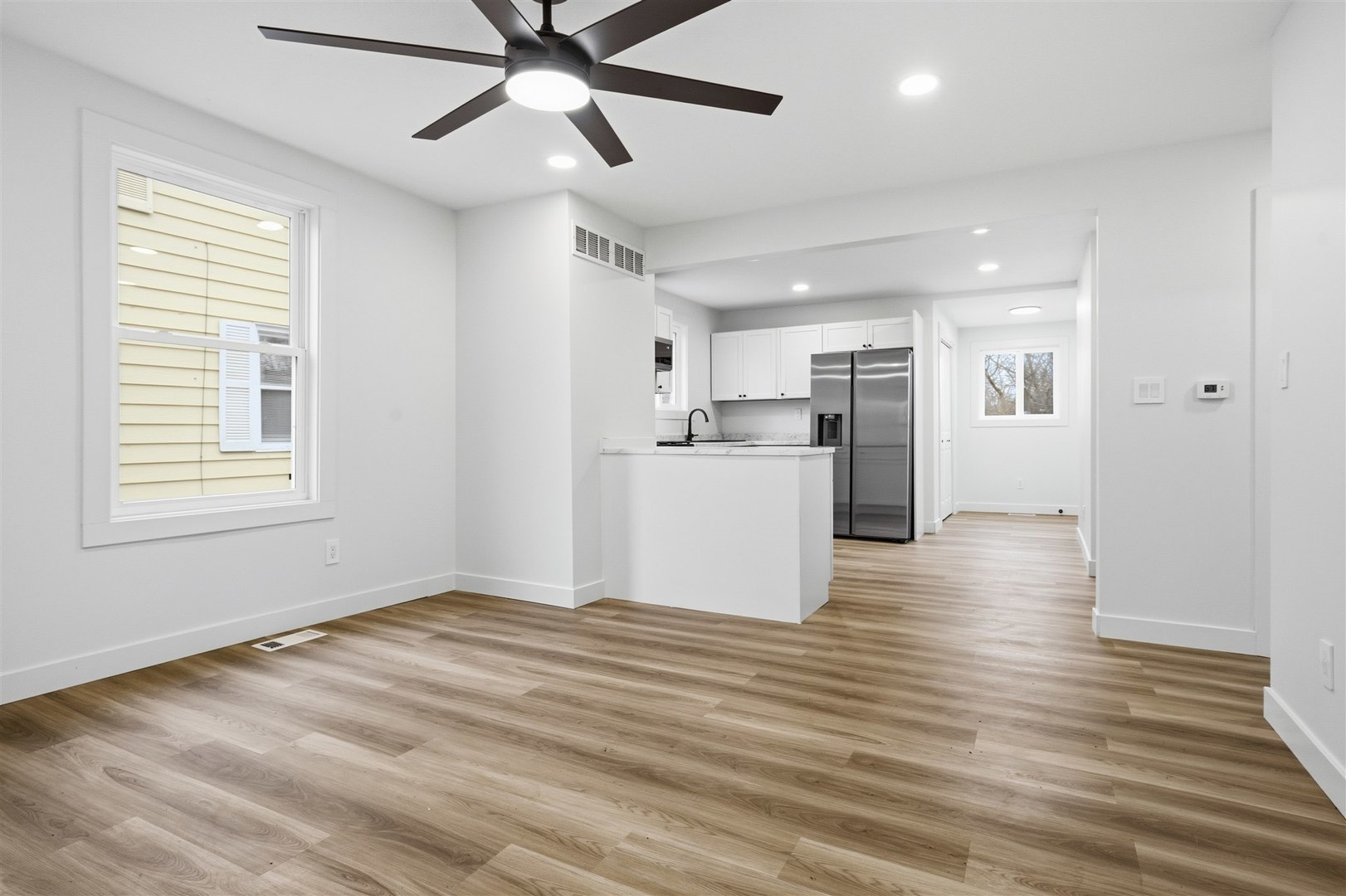 1207 W Walnut Street, Bloomington, IL 61701