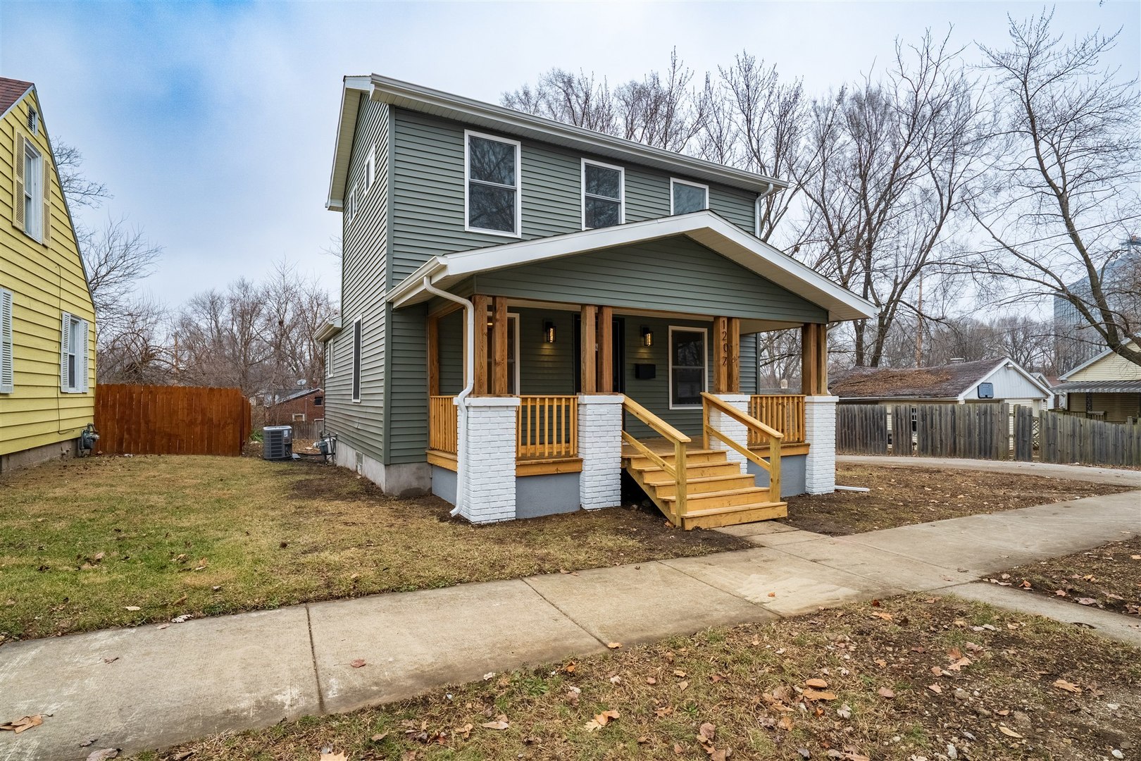 1207 W Walnut Street, Bloomington, IL 61701