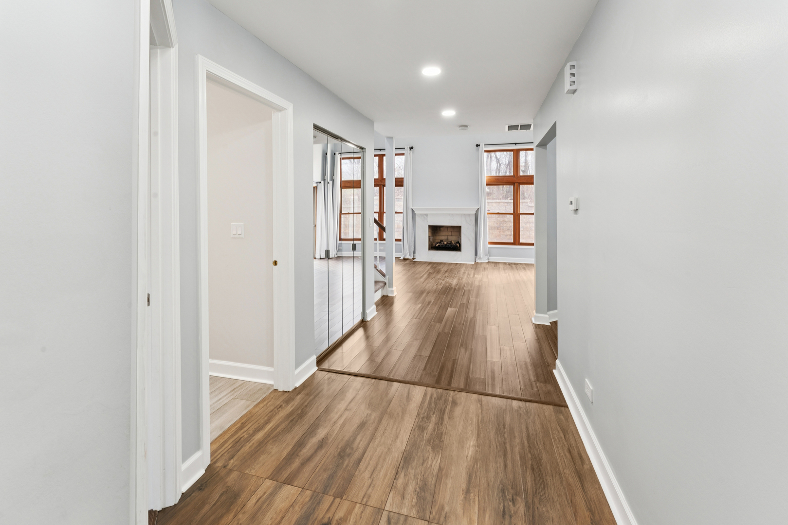 310 Spring Creek Circle, Schaumburg, IL 60173