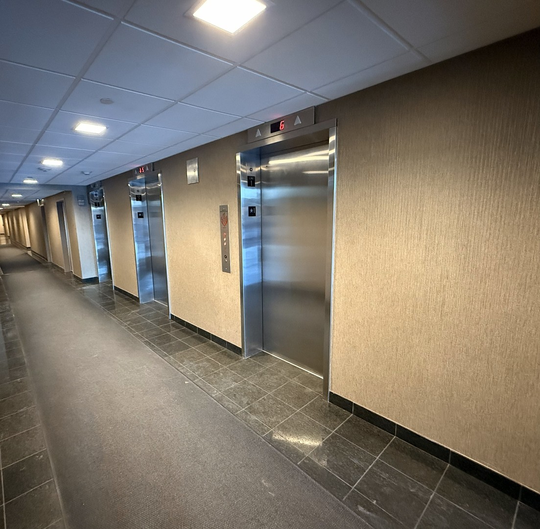 6340 Americana Drive #722, Willowbrook, IL 60527