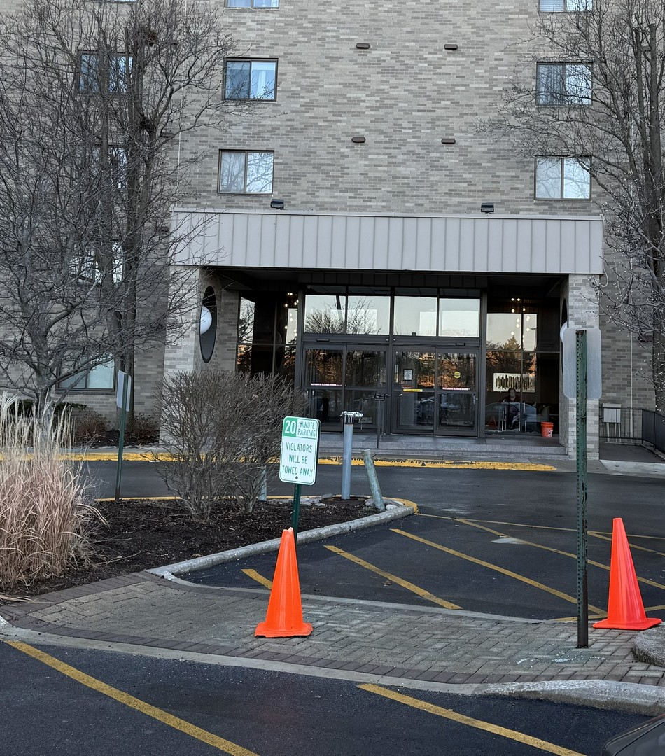 6340 Americana Drive #722, Willowbrook, IL 60527