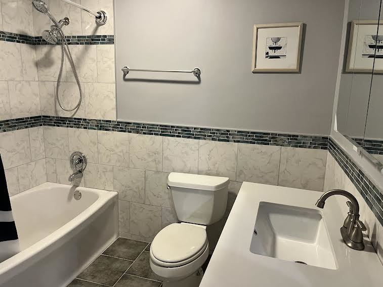 805 Helmholz Avenue, Waukegan, IL 60085