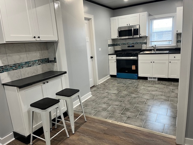 805 Helmholz Avenue, Waukegan, IL 60085