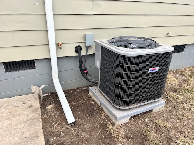 805 Helmholz Avenue, Waukegan, IL 60085