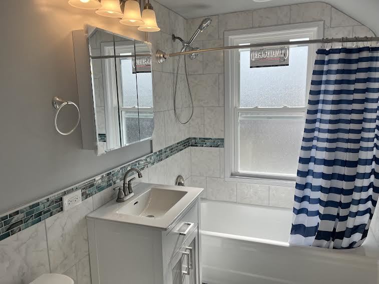 805 Helmholz Avenue, Waukegan, IL 60085