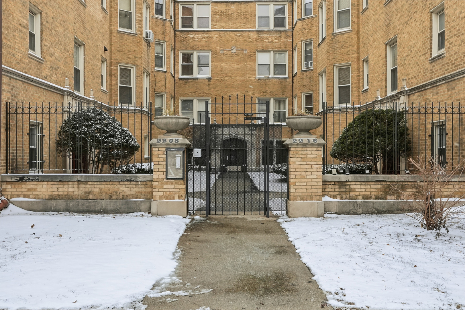 2212 E 70th Street #1B, Chicago, IL 60649