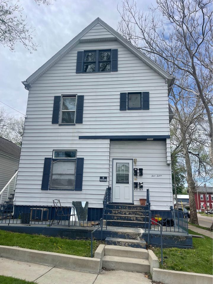 412 N Roosevelt Avenue, Bloomington, IL 61701