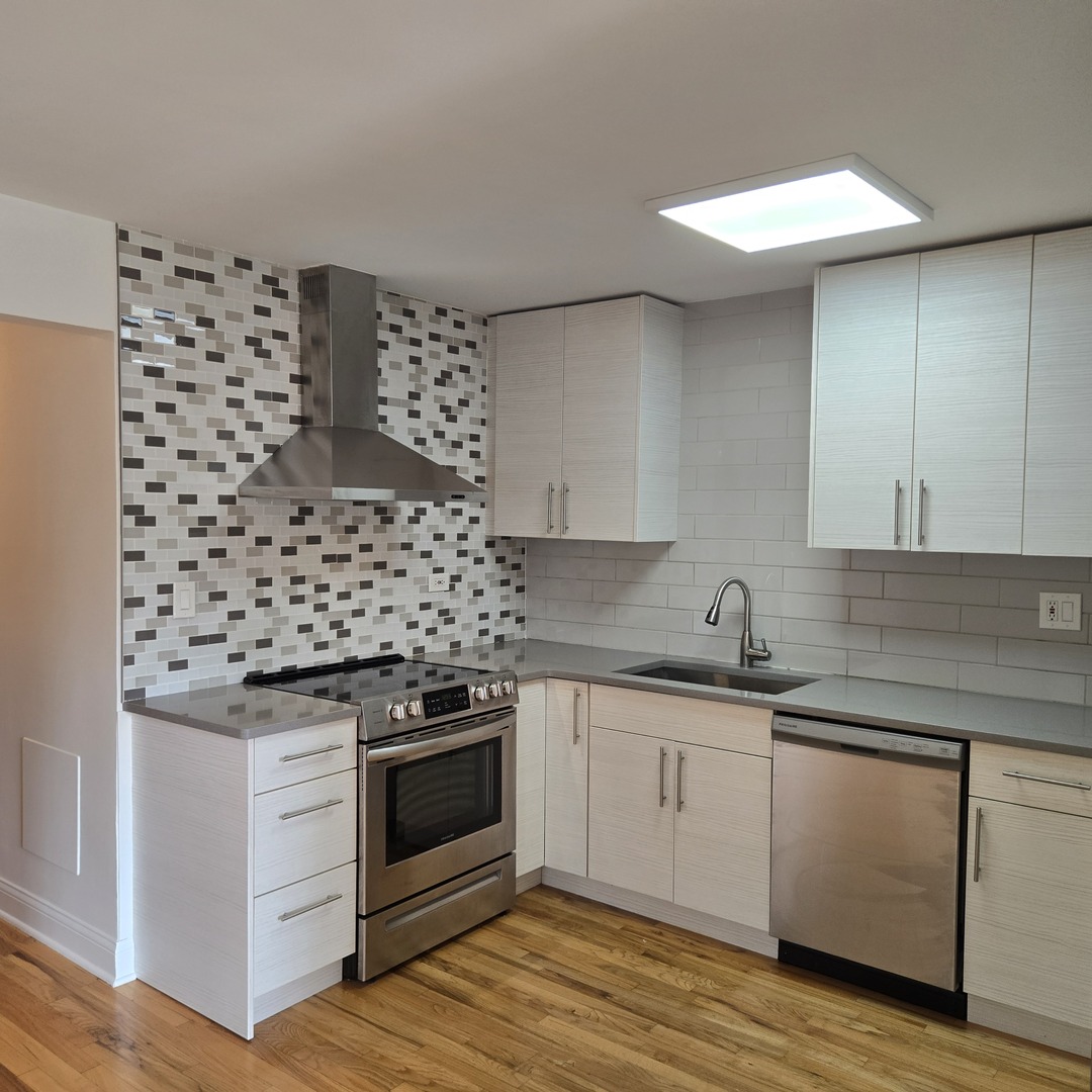 1817 W TOUHY Avenue #2E, Park Ridge, IL 60068