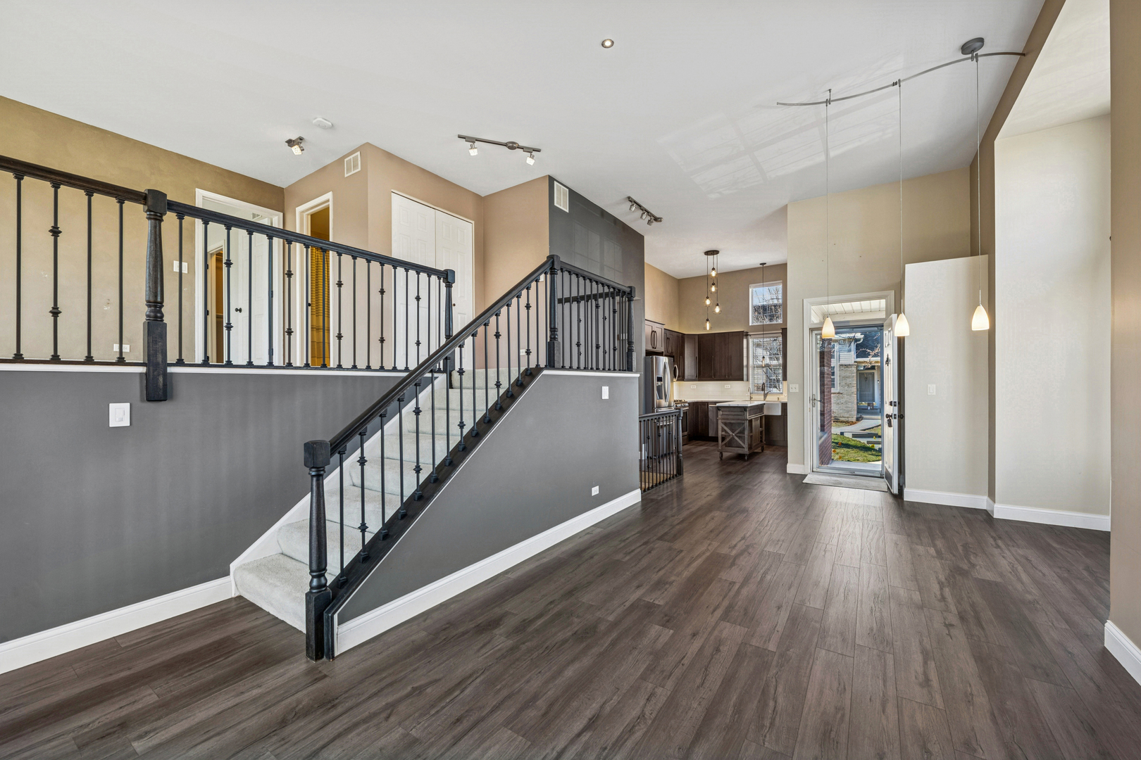 651 W Georgian Court, Addison, IL 60101