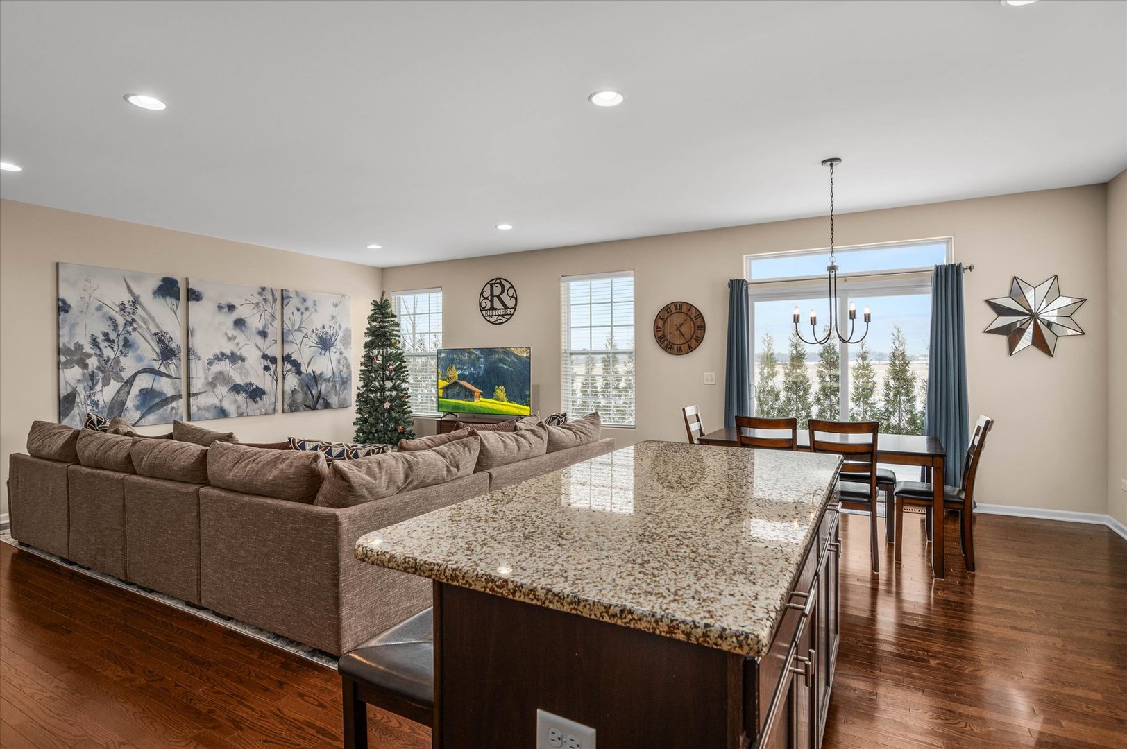 1037 N Carly Circle, Yorkville, IL 60560