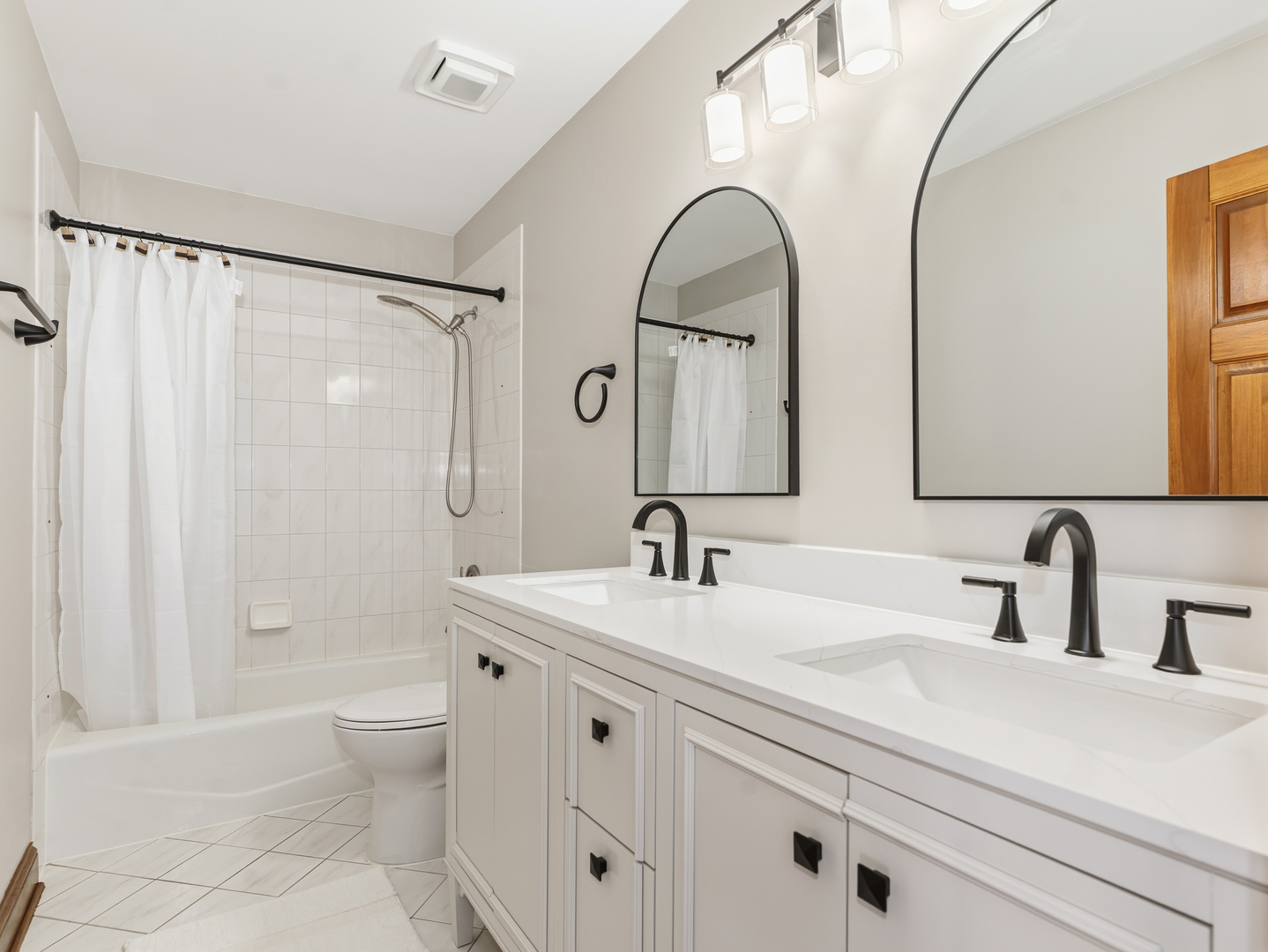 4005 White Eagle Drive, Naperville, IL 60564