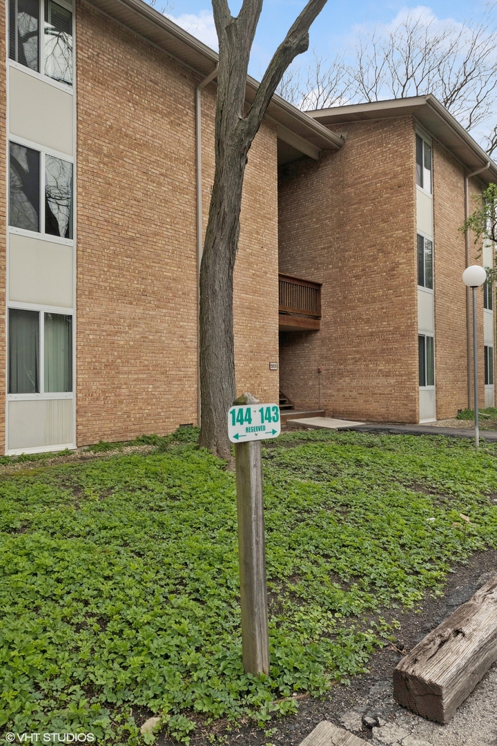 5809 Oakwood Drive #C, Lisle, IL 60532