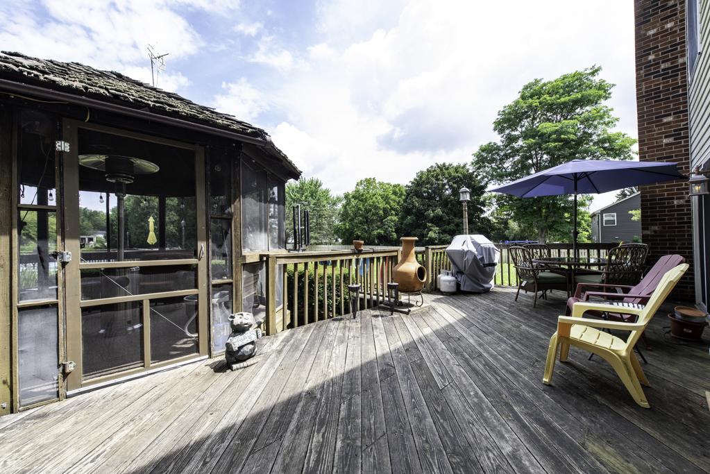 2102 W Hunters Lane, Spring Grove, IL 60081