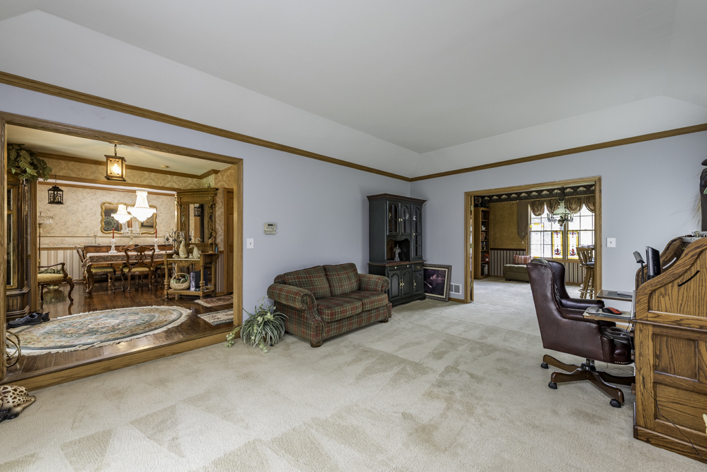 2102 W Hunters Lane, Spring Grove, IL 60081