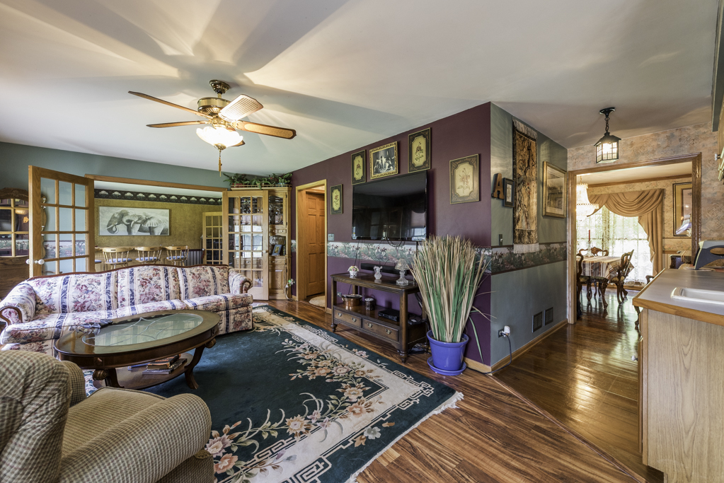 2102 W Hunters Lane, Spring Grove, IL 60081