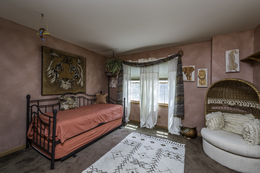 2102 W Hunters Lane, Spring Grove, IL 60081