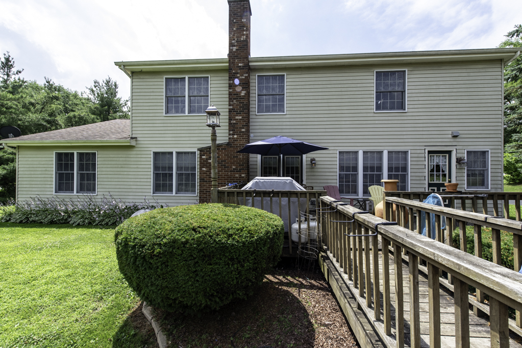 2102 W Hunters Lane, Spring Grove, IL 60081