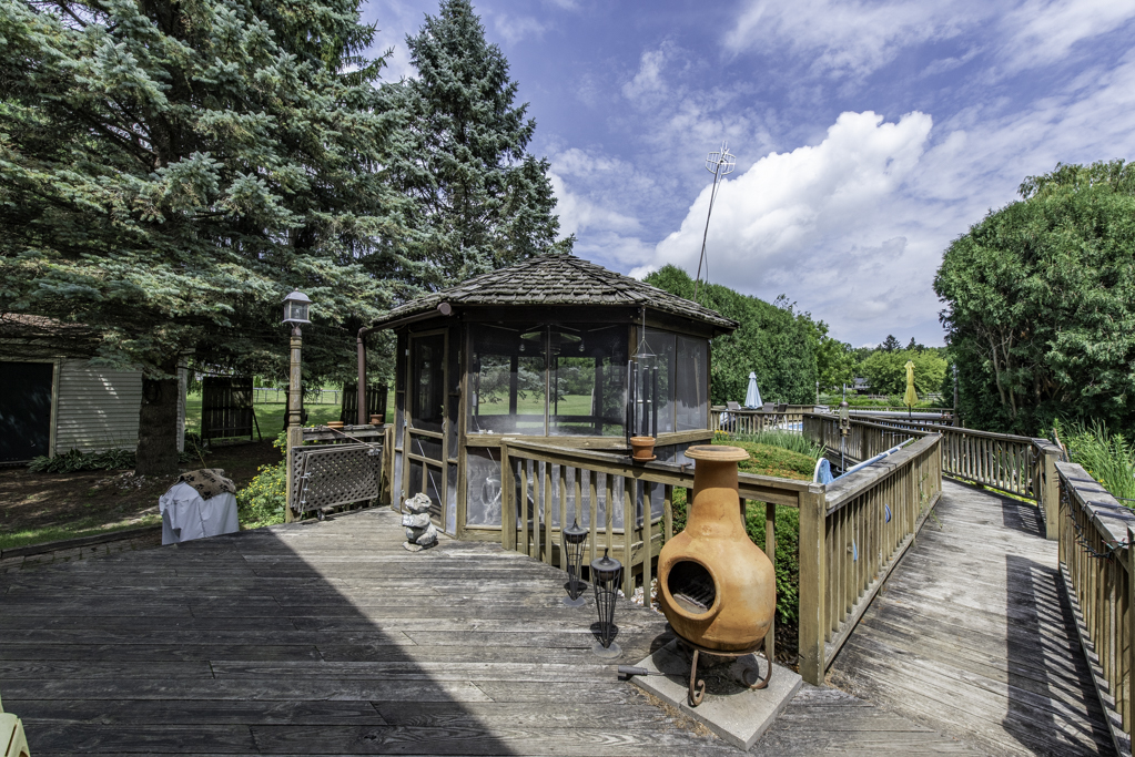 2102 W Hunters Lane, Spring Grove, IL 60081