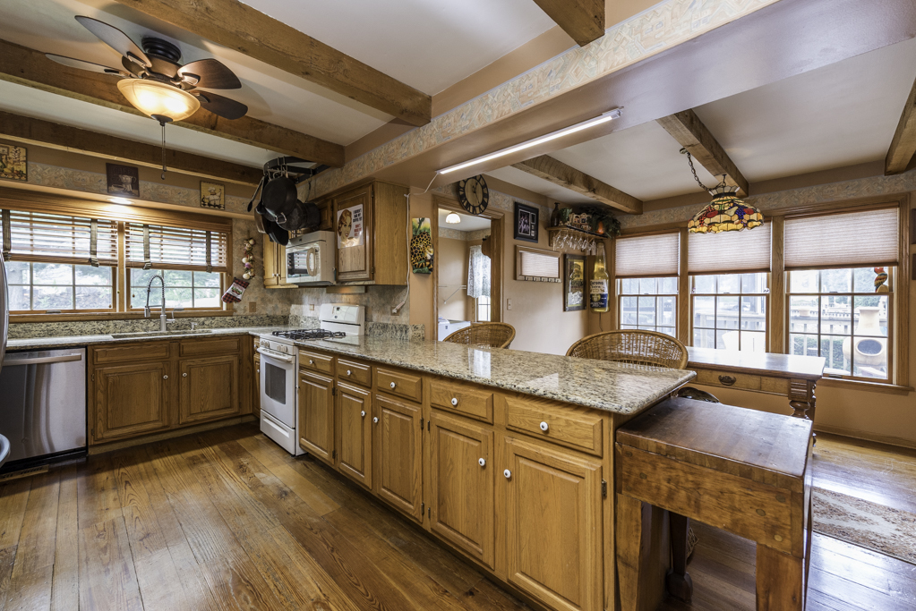 2102 W Hunters Lane, Spring Grove, IL 60081