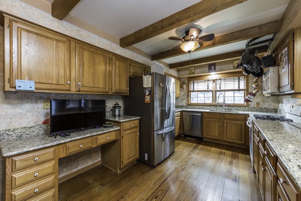 2102 W Hunters Lane, Spring Grove, IL 60081