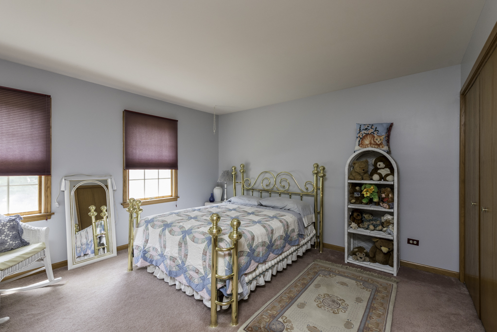 2102 W Hunters Lane, Spring Grove, IL 60081