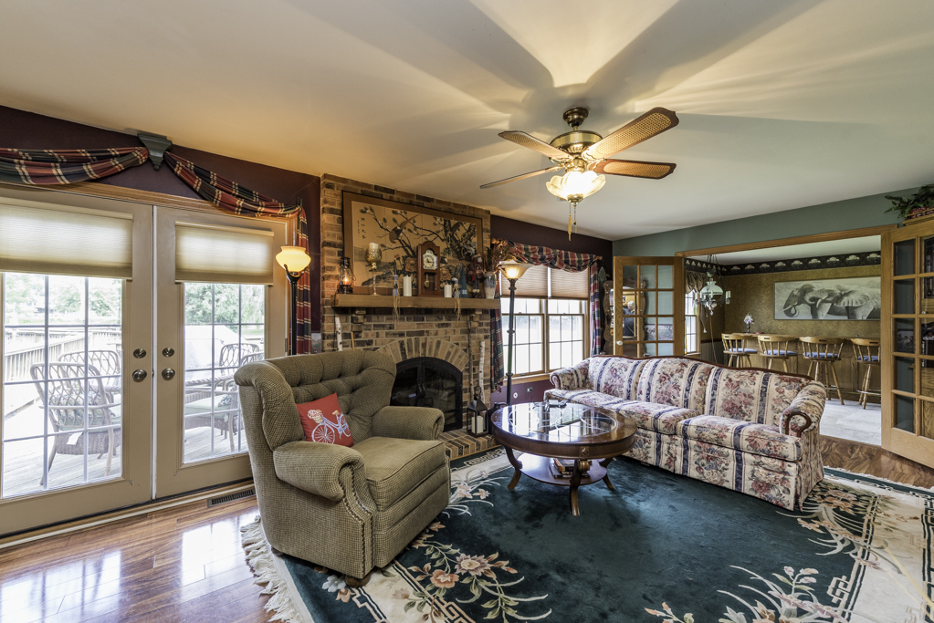 2102 W Hunters Lane, Spring Grove, IL 60081