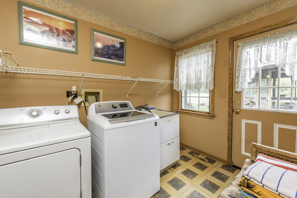 2102 W Hunters Lane, Spring Grove, IL 60081