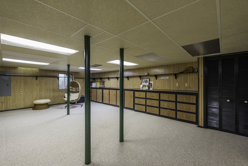 2102 W Hunters Lane, Spring Grove, IL 60081