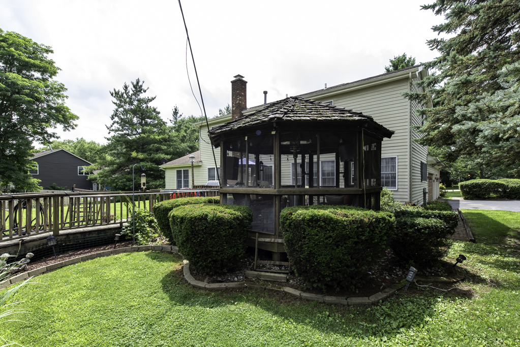 2102 W Hunters Lane, Spring Grove, IL 60081