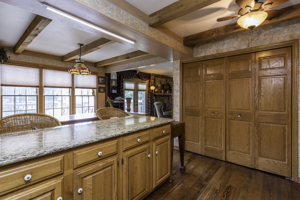 2102 W Hunters Lane, Spring Grove, IL 60081