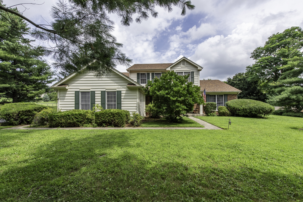 2102 W Hunters Lane, Spring Grove, IL 60081