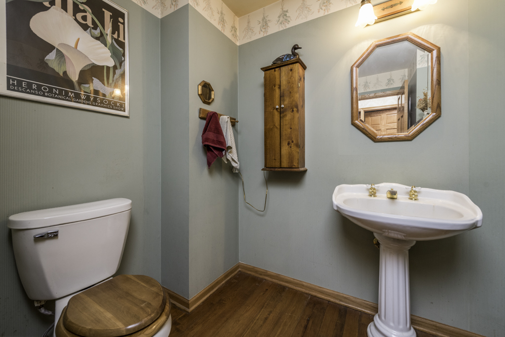 2102 W Hunters Lane, Spring Grove, IL 60081