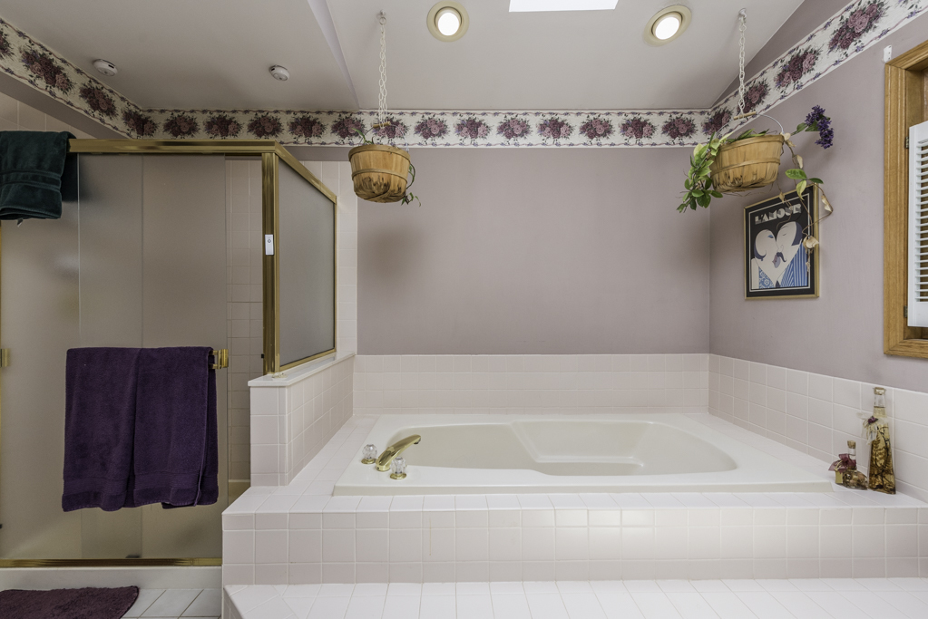 2102 W Hunters Lane, Spring Grove, IL 60081