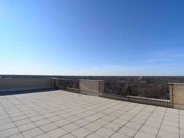 141 N La Grange Road #1006, La Grange, IL 60525