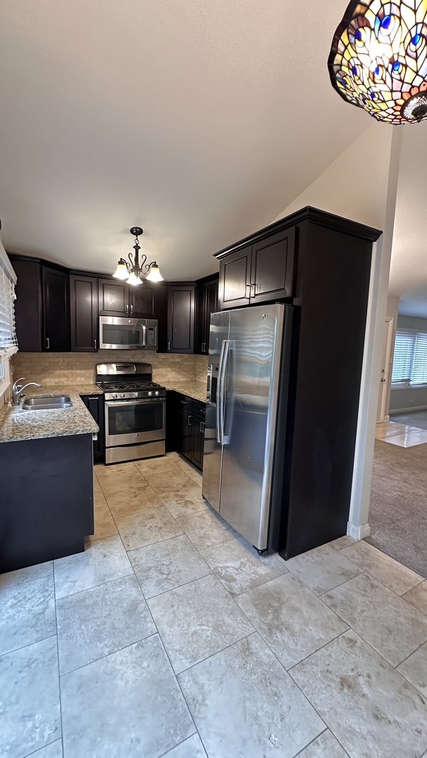 183 Cascade Drive, Indian Head Park, IL 60525