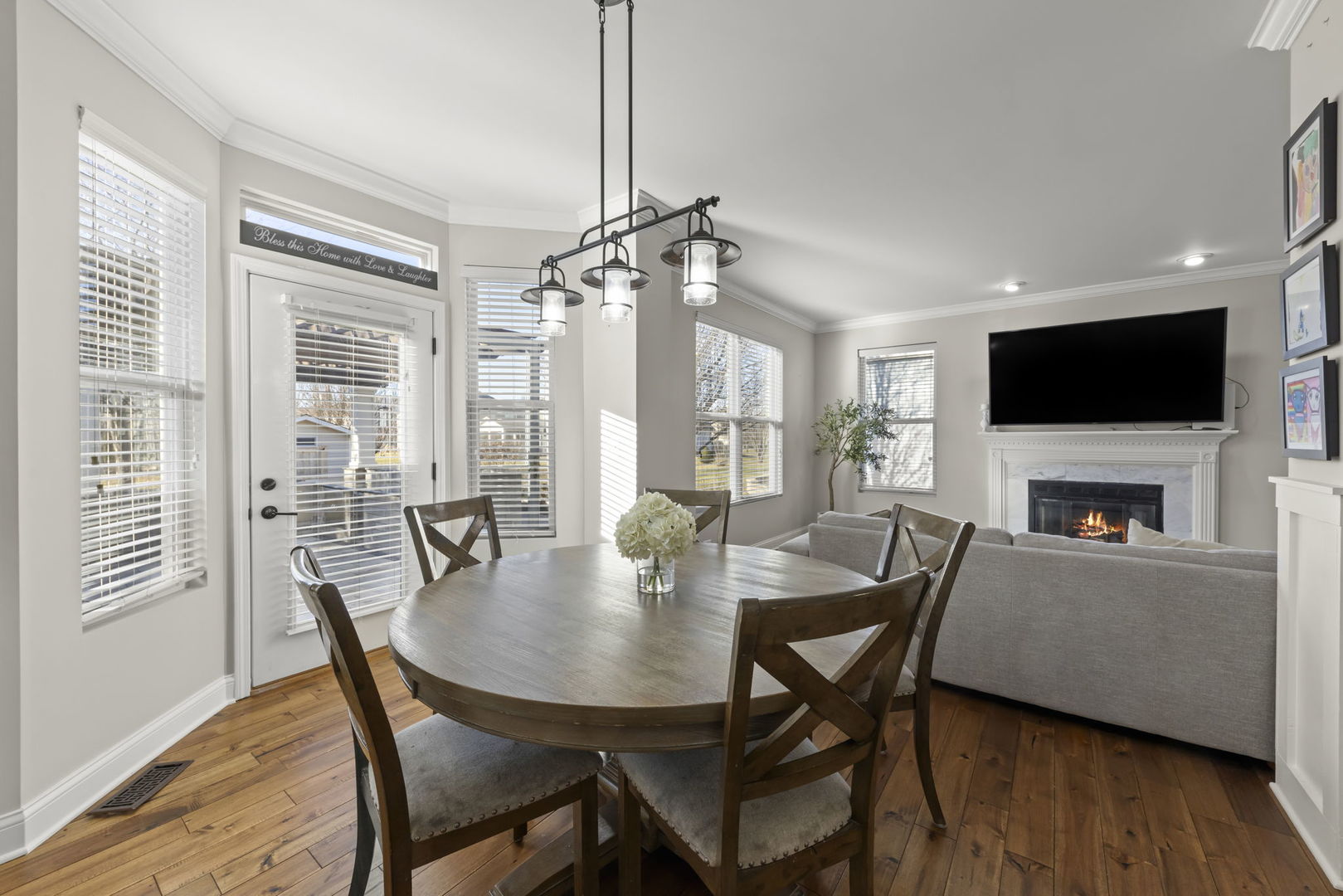 2408 Moutray Lane, North Aurora, IL 60542