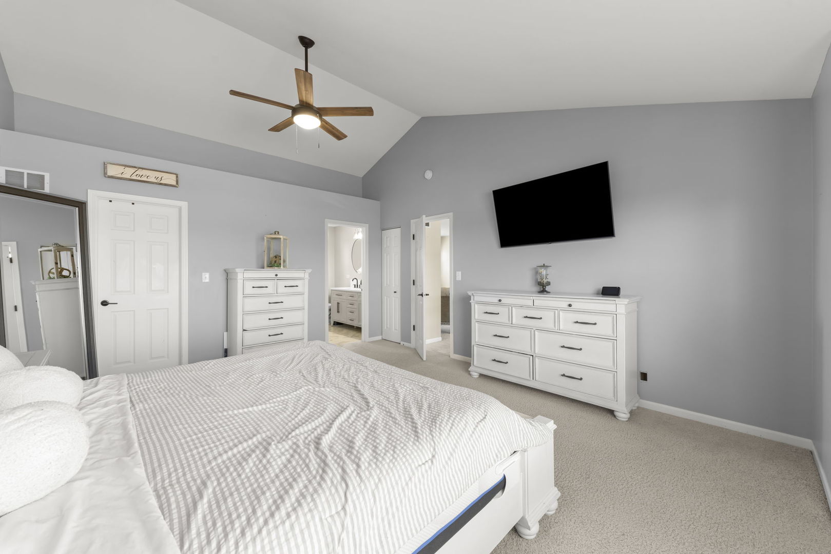 2408 Moutray Lane, North Aurora, IL 60542