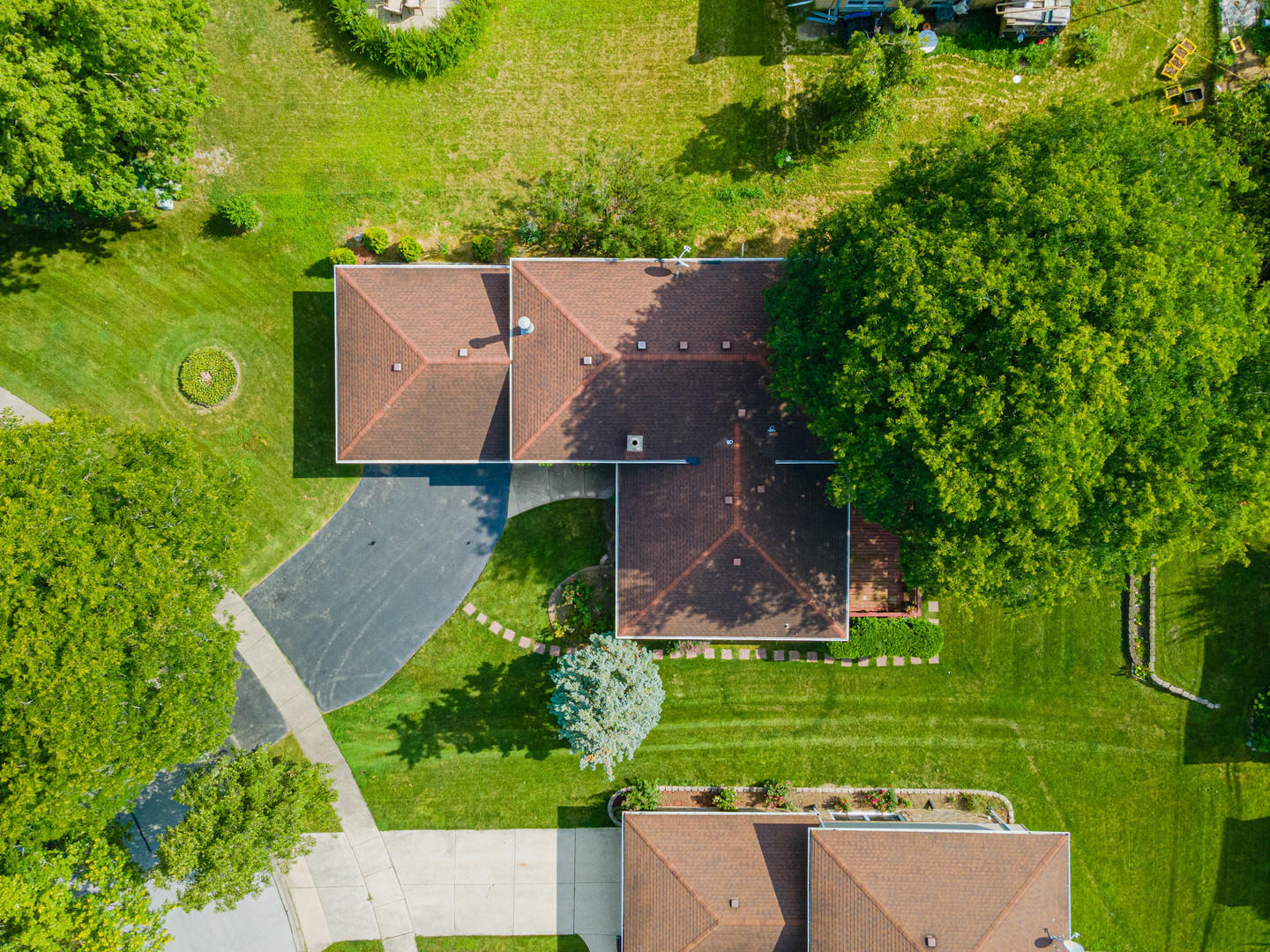 8832 Pleasant Avenue, Hickory Hills, IL 60457