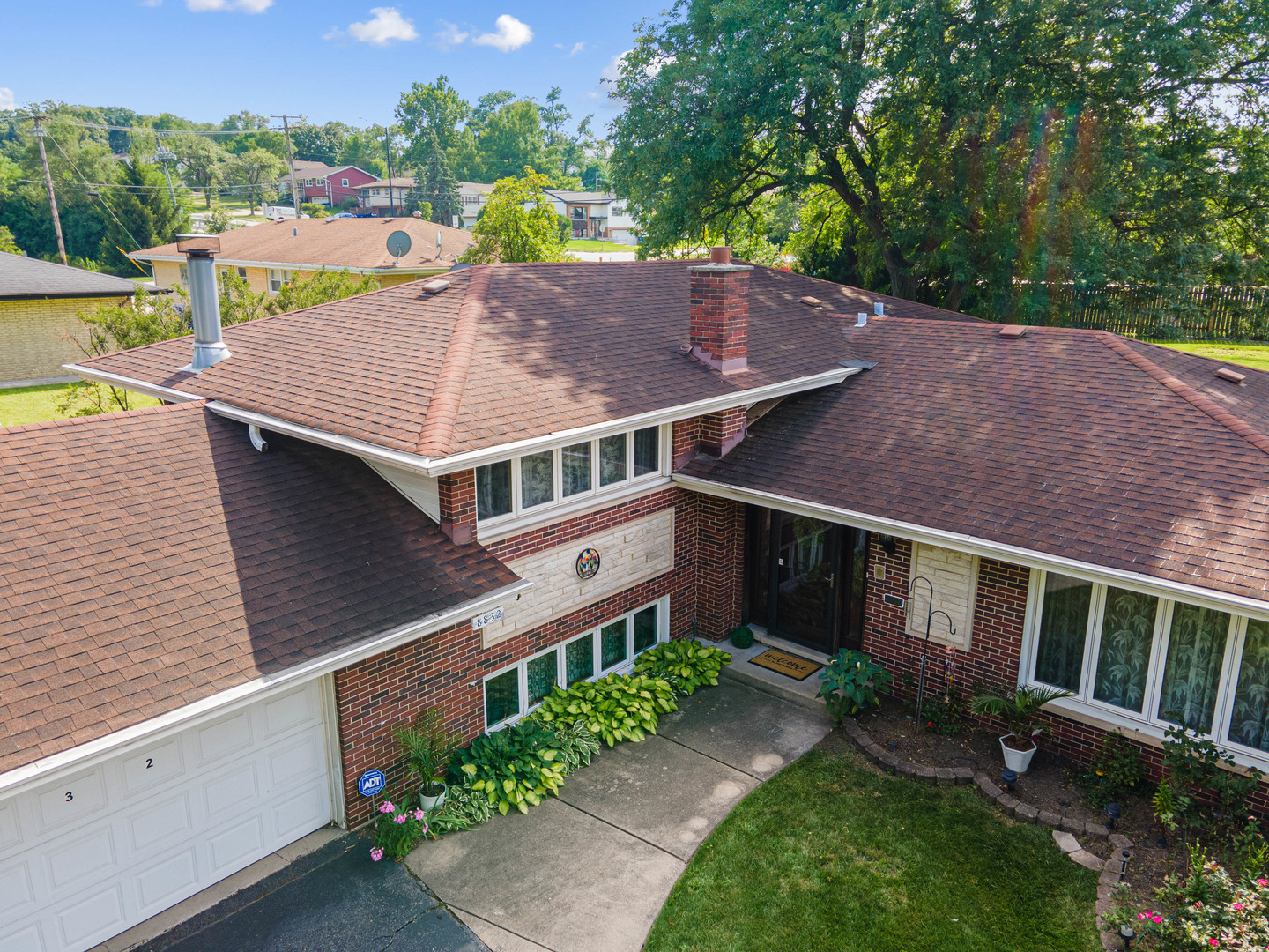 8832 Pleasant Avenue, Hickory Hills, IL 60457