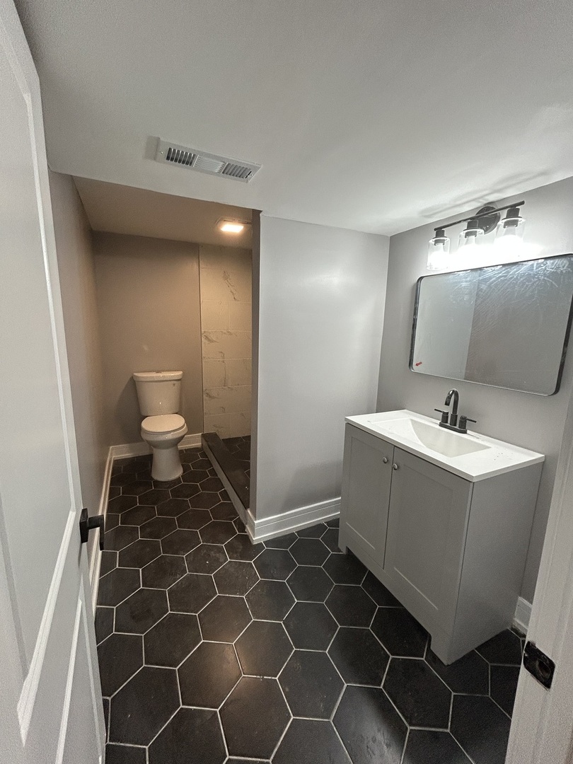 8916 S Merrill Avenue, Chicago, IL 60617