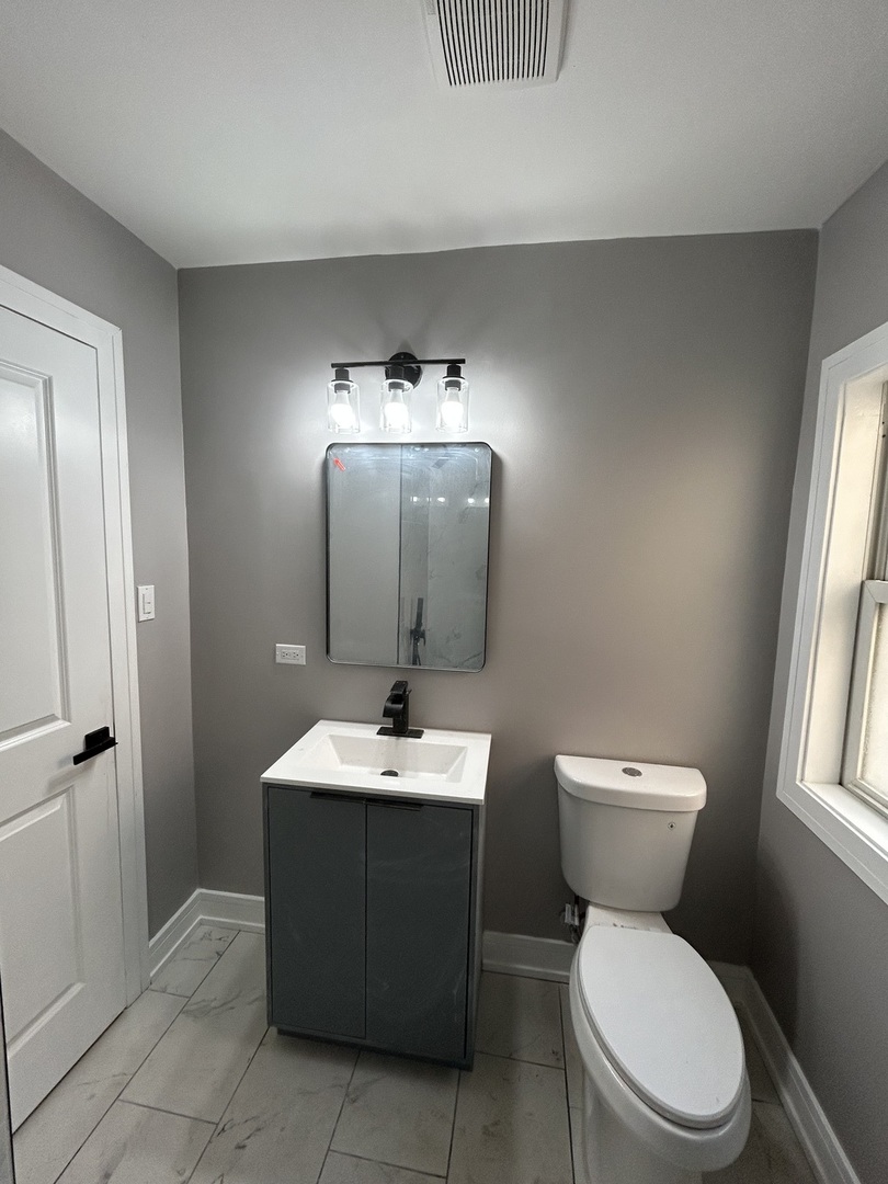 8916 S Merrill Avenue, Chicago, IL 60617