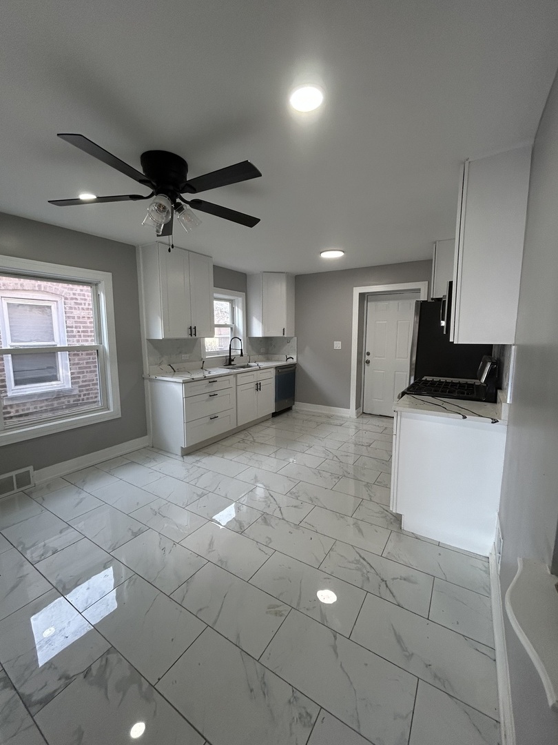 8916 S Merrill Avenue, Chicago, IL 60617