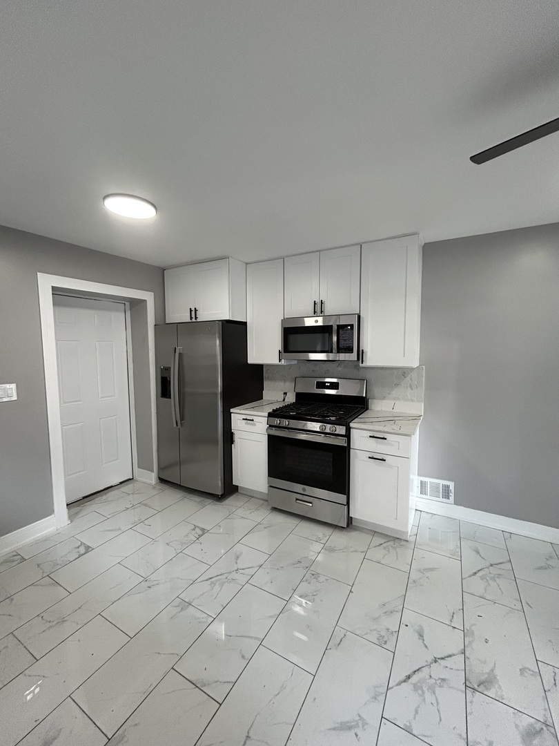 8916 S Merrill Avenue, Chicago, IL 60617