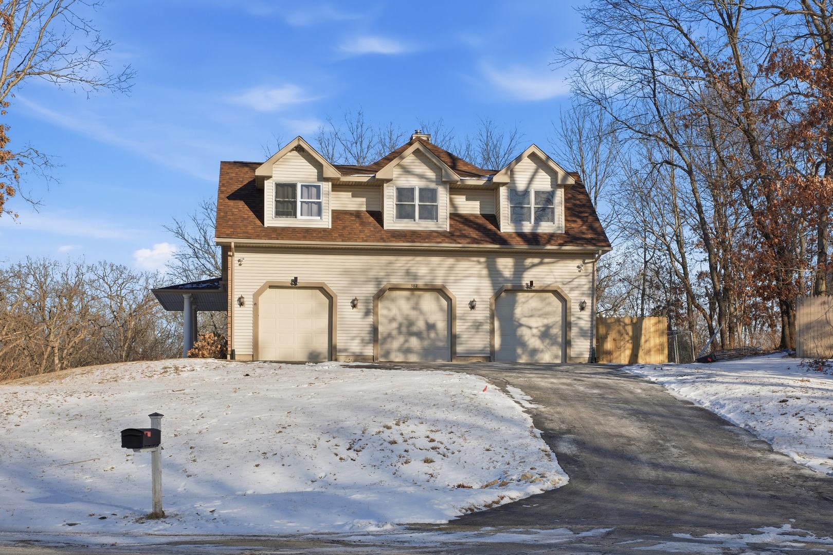 307 Knollwood Drive, Dixon, IL 61021