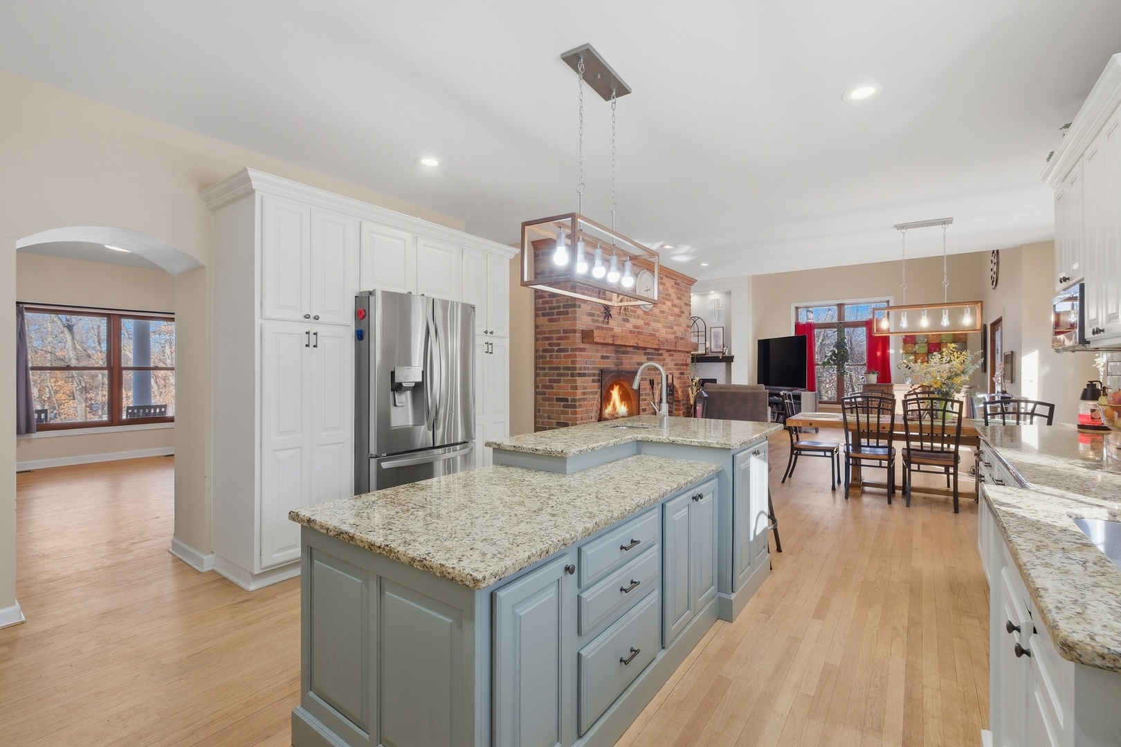 307 Knollwood Drive, Dixon, IL 61021