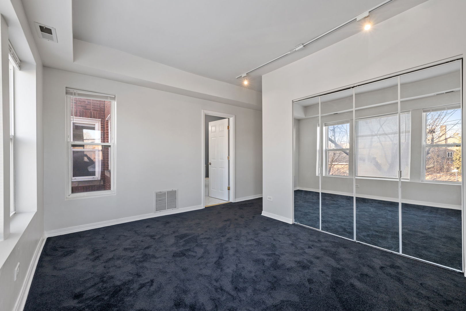 6850 S Dante Avenue #2N, Chicago, IL 60637