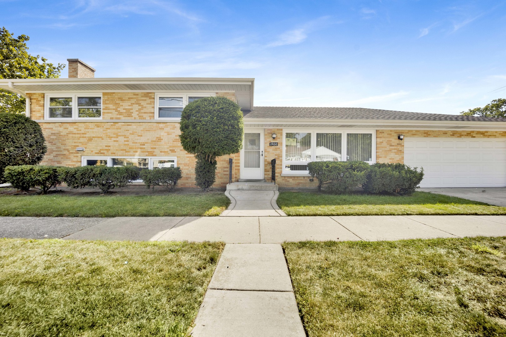 1900 Manchester Avenue, Westchester, IL 60154